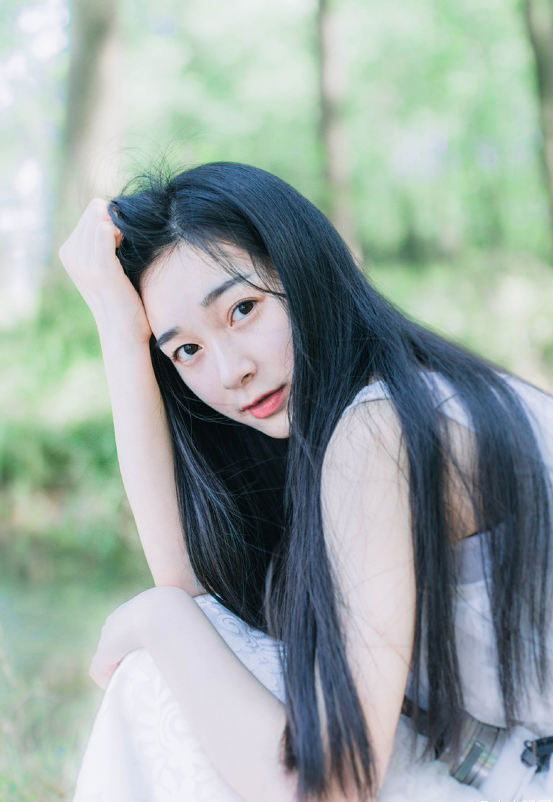伊阙关的那个叫庞德的守将可不是省油的灯，如果刘备就这么堂而皇之的撤兵的话，依照对方这半年来表现出来的强势，绝不会就这么让他们从容撤走，而那些仿佛磕了药一般的西域胡兵，绝对乐意在这时候追出来狠杀一气，哪怕两败俱伤，刘备相信，那庞德绝对连眼睛都不会眨一下。